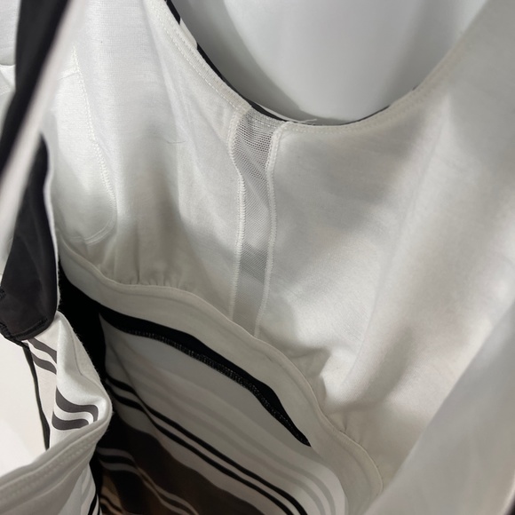 Lululemon Fast Track‎ Tank - Picture 4 of 8